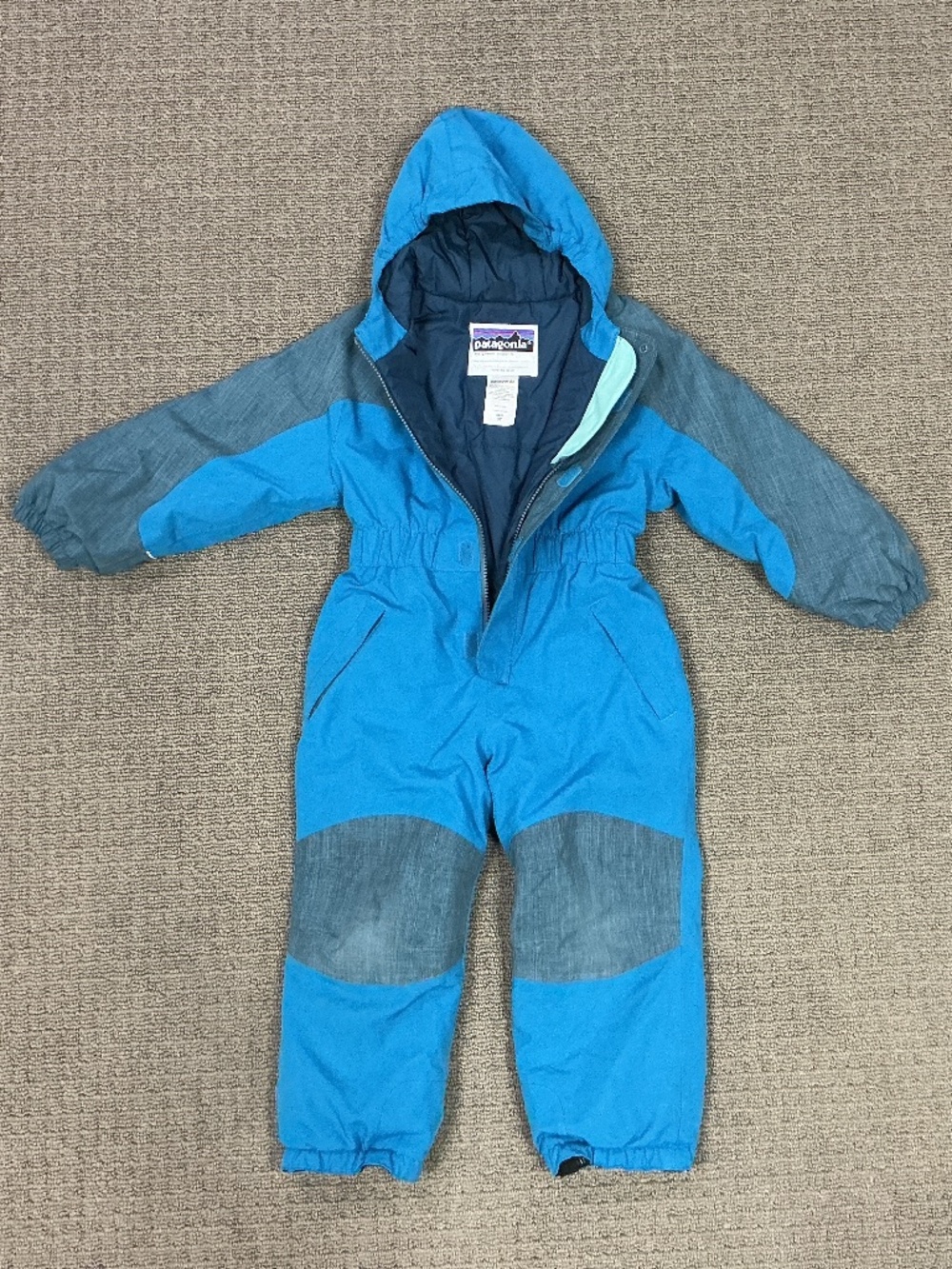 Patagonia snowsuit size US 3T. Blue/Denim blue